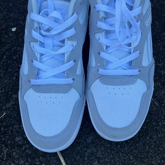Reebok gray and white sneakers - Picture 4 of 4